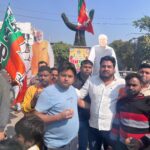 एनडीए के प्रचंड बहुमत पर बिक्रमगंज में कार्यकर्ताओं ने मनाया जश्न, जमकर हुई आतिशबाजी