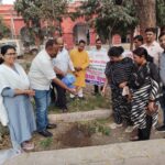 अंतरराष्ट्रीय महिला दिवस के पूर्व संध्या पर उप विकास आयुक्त द्वारा पौधारोपण कार्यक्रम का आयोजन किया गया